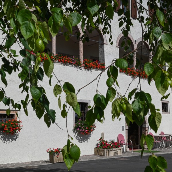 Hotel Soran, la tua vacanza tra le Dolomiti di Brenta, laghi e tanta storia