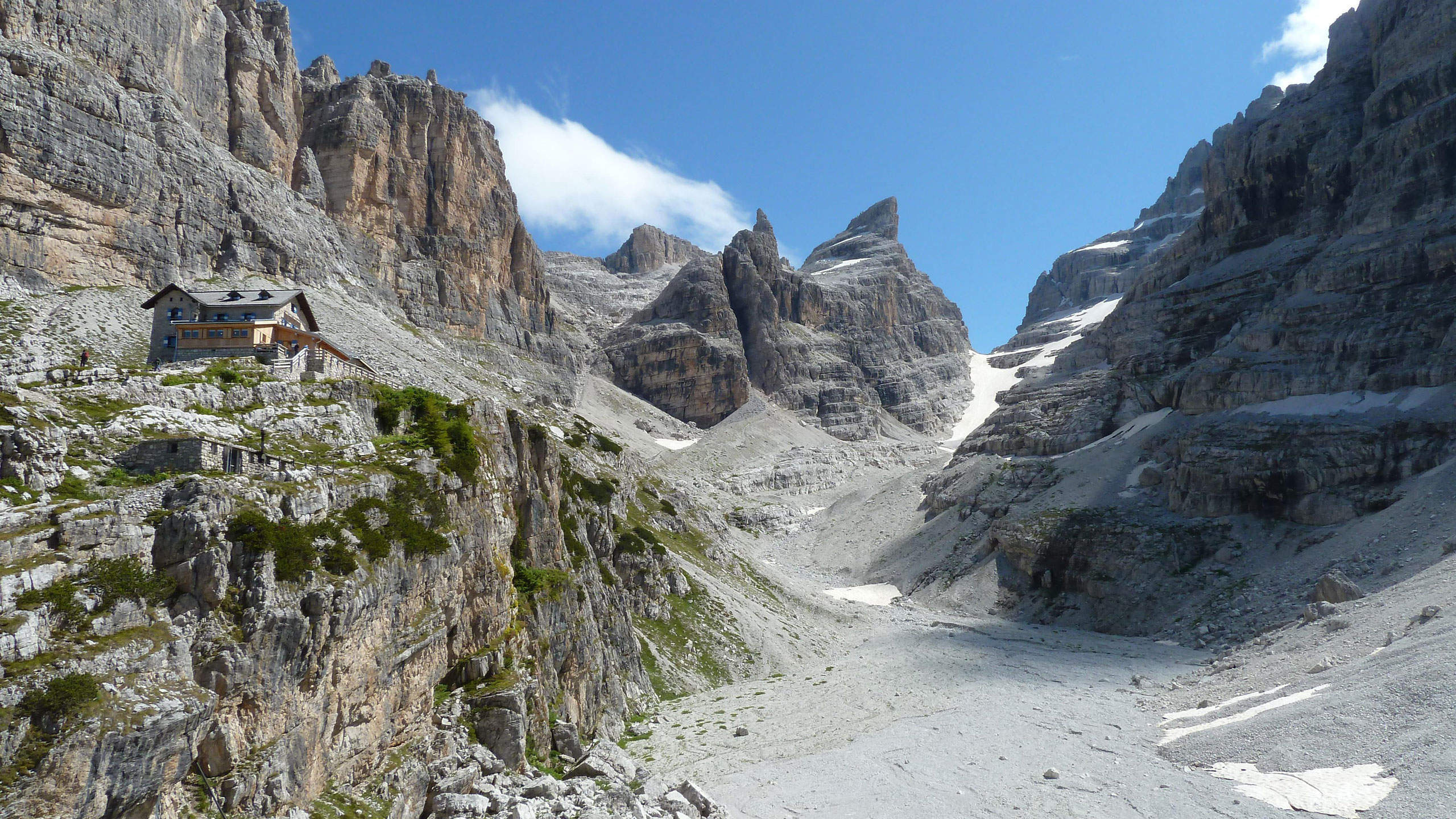 Hotel Soran, la tua vacanza tra le Dolomiti di Brenta, laghi e tanta storia